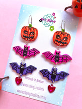 Load image into Gallery viewer, Jack-o-lantern bat statement earrings