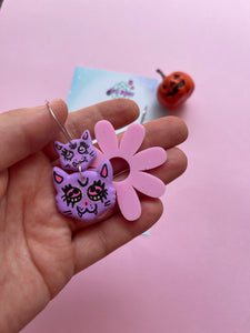 Vamp kitty daisy earrings