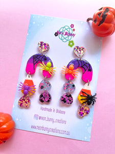 Widow earrings with dangly spiders and hearts
