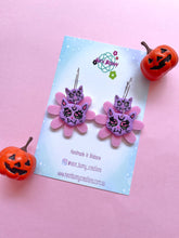 Load image into Gallery viewer, Vamp kitty daisy earrings