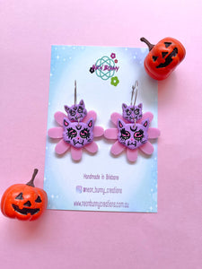 Vamp kitty daisy earrings