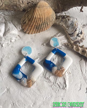 Load image into Gallery viewer, Seashell Beach Earrings