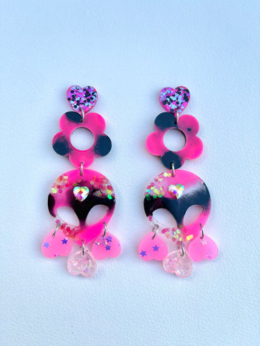 Pink queen alien daisy dangles