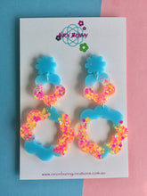 Load image into Gallery viewer, Dreamy Blue Daisy Drop Earrings