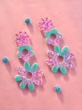 Load image into Gallery viewer, Minty Daisy Dangles-Pastel Flower Earrings.
