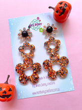 Load image into Gallery viewer, Spooky pumpkin daisy earrings