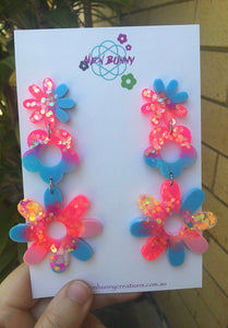 Electric pink and blue daisy earrings