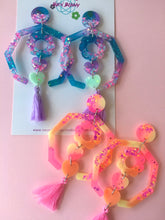 Load image into Gallery viewer, Blossom Lantern Dangles Daisy Sunset Earrings