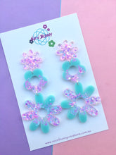 Load image into Gallery viewer, Minty Daisy Dangles-Pastel Flower Earrings.