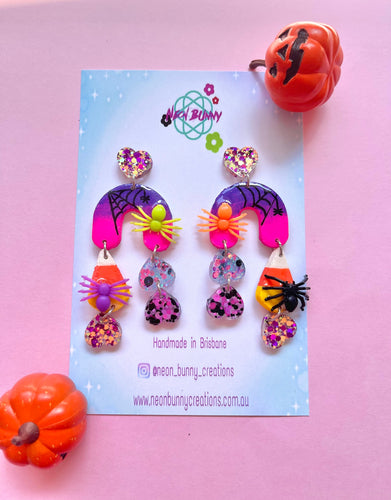 Widow earrings with dangly spiders and hearts