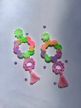 Load image into Gallery viewer, Electric pink daisy dangles with tassels