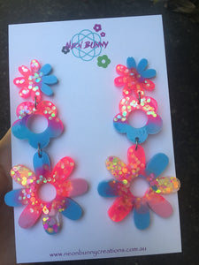 Electric pink and blue daisy earrings