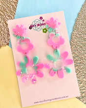 Load image into Gallery viewer, Minty daisy statement earrings