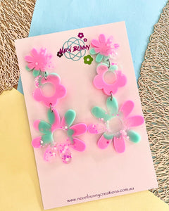 Minty daisy statement earrings