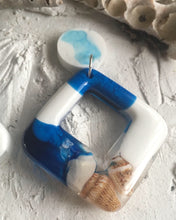 Load image into Gallery viewer, Seashell Beach Earrings