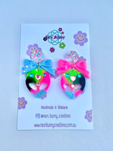 Load image into Gallery viewer, Crystal bow alien dangles