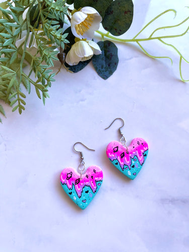 Nebula horizon mini heart earrings